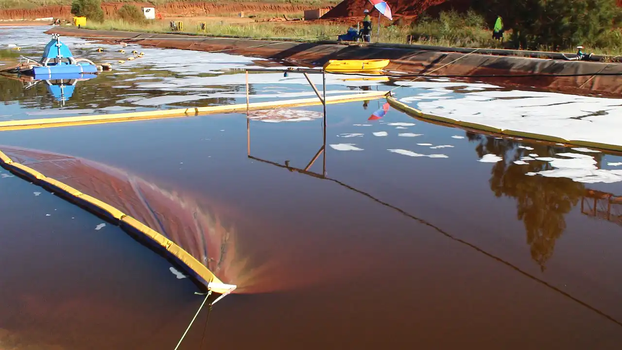 Red-Mud-Pond-Silt-Curtain